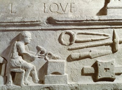 Rilievo che raffigura una bottega di fabbro e strumenti da Roman